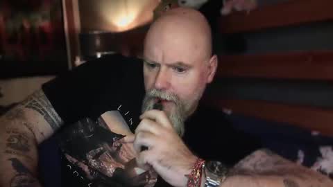 Tattooeddilf 01 online show from 12/19/25, 01:23