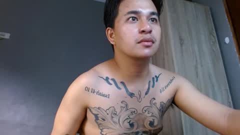 Snapshot of tattooguy1209 chatting on 11/16/25, 02:28 zareen online show from 11/16/25, 02:28