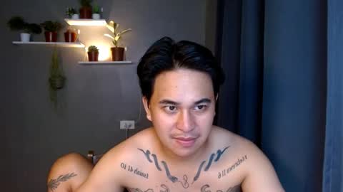 Snapshot of tattooguy1209 chatting on 12/03/25, 08:51 zareen online show from 12/03/25, 08:51