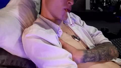 Snapshot of tattooman777 chatting on 04/25/26, 01:41 Jean pool online show from 04/25/26, 01:41