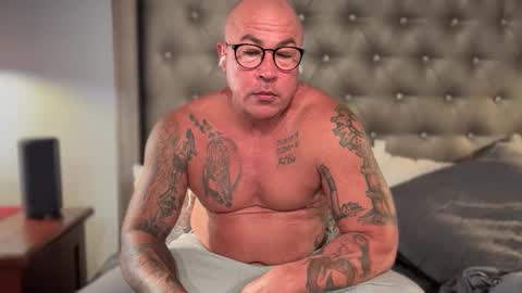 Snapshot of tattoosandabs chatting on 02/14/25, 10:07 tattoosandabs online show from 02/14/25, 10:07