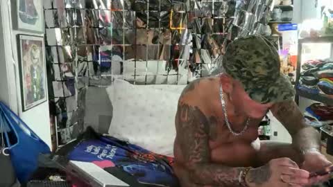 Snapshot of tatts687064 chatting on 04/24/26, 02:25 tatts687064 online show from 04/24/26, 02:25