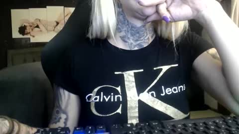 Snapshot of tatuada_safada chatting on 05/27/26, 04:59 tatuada_safada online show from 05/27/26, 04:59
