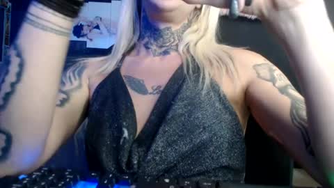 Snapshot of tatuada_safada chatting on 07/12/26, 11:51 tatuada_safada online show from 07/12/26, 11:51