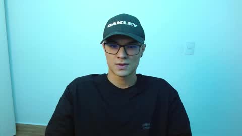 Snapshot of taurus4k chatting on 02/17/25, 01:25 taurus4k online show from 02/17/25, 01:25