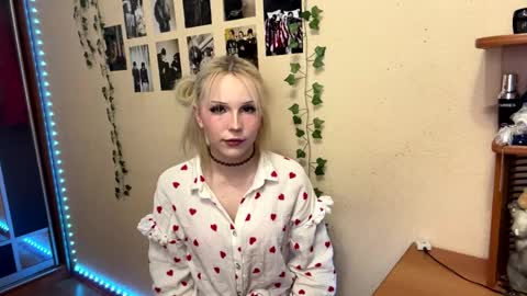 Lily online show from 03/15/26, 06:36