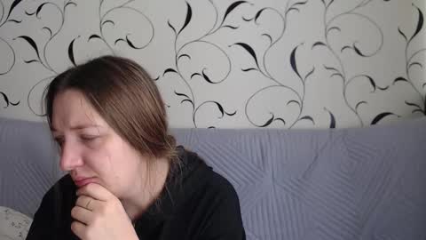 Snapshot of taxxxu chatting on 10/17/25, 08:28 Diana online show from 10/17/25, 08:28