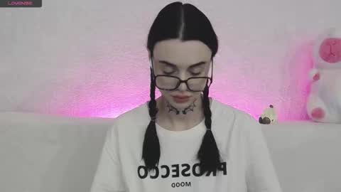 Snapshot of tayaavis chatting on 11/13/25, 04:50 Taya online show from 11/13/25, 04:50