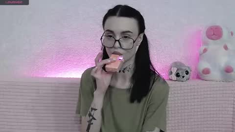 Snapshot of tayaavis chatting on 11/26/25, 07:04 Taya online show from 11/26/25, 07:04