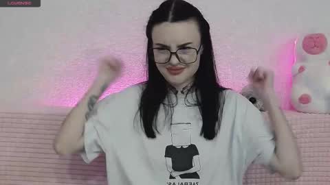 Snapshot of tayaavis chatting on 11/28/25, 05:04 Taya online show from 11/28/25, 05:04