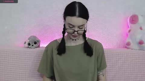 Snapshot of tayaavis chatting on 12/20/25, 04:58 Taya online show from 12/20/25, 04:58