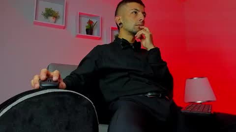 Snapshot of tayer_bennet chatting on 09/15/25, 04:01 tayer_bennet online show from 09/15/25, 04:01