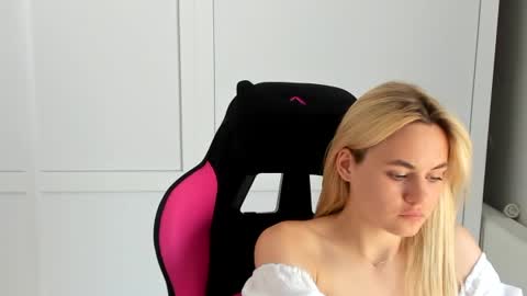 Tay online show from 07/02/26, 12:33
