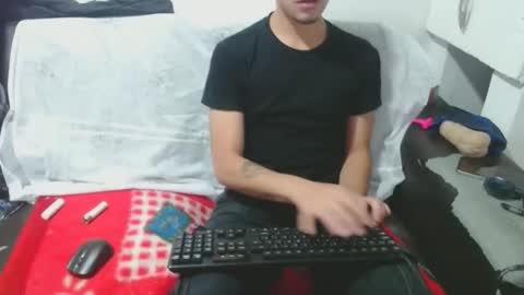 Snapshot of tayler_and_alina chatting on 01/15/25, 01:20 MARCELO MILK online show from 01/15/25, 01:20