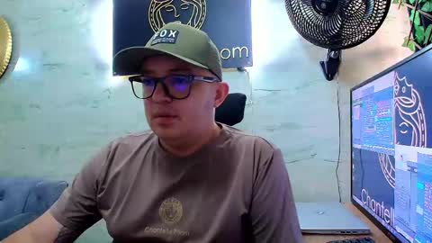 Snapshot of tayler_colins_1 chatting on 04/30/26, 12:22 online show from 04/30/26, 12:22