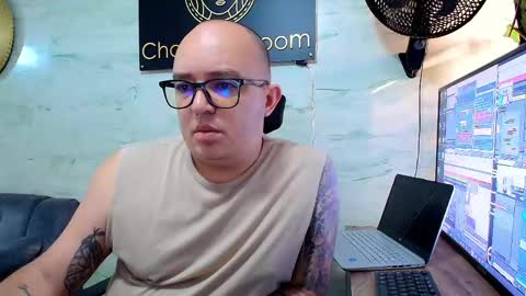 Snapshot of tayler_colins_1 chatting on 05/01/26, 12:32 online show from 05/01/26, 12:32