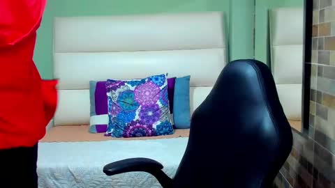 Snapshot of tayler_wells chatting on 03/04/25, 12:29 T A Y L E R online show from 03/04/25, 12:29