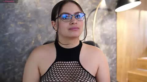 Teylor  Kim online show from 10/25/25, 06:57