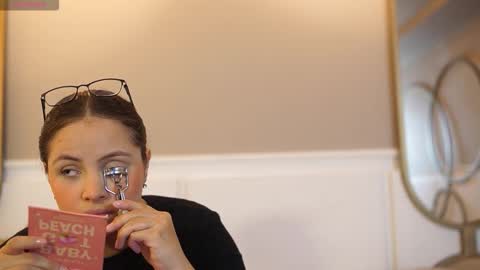 Teylor  Kim online show from 11/07/25, 04:07