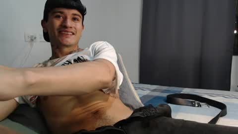 Snapshot of taylor_024 chatting on 06/26/26, 03:22 independent model online show from 06/26/26, 03:22