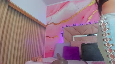 Snapshot of taylor__cooper_ chatting on 12/01/25, 06:24 Sarah online show from 12/01/25, 06:24