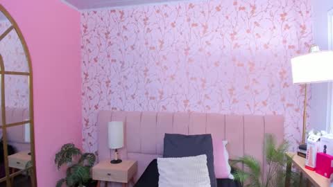 Snapshot of taylor_bennet chatting on 11/30/25, 11:36 Taylor Bennet online show from 11/30/25, 11:36