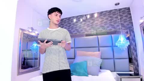 taylor_brooks_ online show from 04/30/26, 12:00