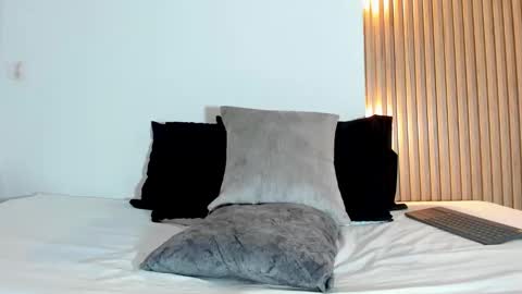 Taylor online show from 09/11/25, 08:42