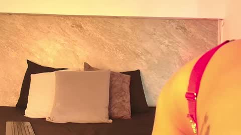 Taylor online show from 10/30/25, 06:04