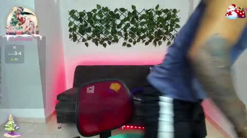 Snapshot of taylor_johnn chatting on 12/20/24, 02:05 Penagos zz    online show from 12/20/24, 02:05