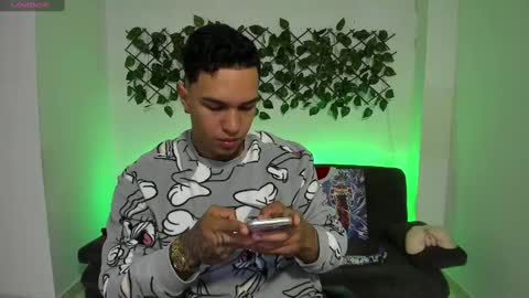 Snapshot of taylor_johnn chatting on 12/29/24, 02:21 Penagos zz    online show from 12/29/24, 02:21