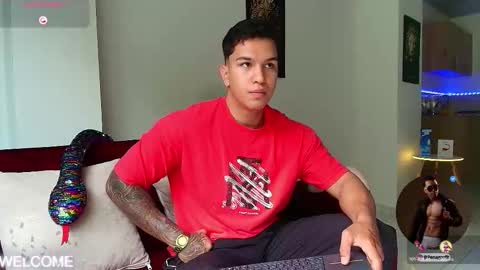 Snapshot of taylor_johnn chatting on 10/17/25, 03:14 Penagos zz    online show from 10/17/25, 03:14