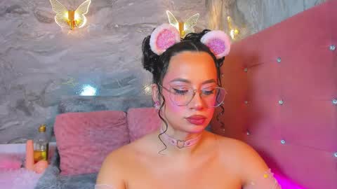 Snapshot of taylor_sanz chatting on 10/11/25, 02:44 Taylor Sanz online show from 10/11/25, 02:44