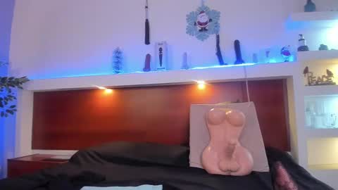 Snapshot of taylorharp chatting on 12/23/24, 03:01 Taylor online show from 12/23/24, 03:01