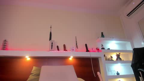 Snapshot of taylorharp chatting on 01/16/25, 10:44 Taylor online show from 01/16/25, 10:44