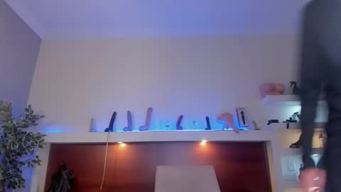 Snapshot of taylorharp chatting on 10/04/25, 05:44 Taylor online show from 10/04/25, 05:44