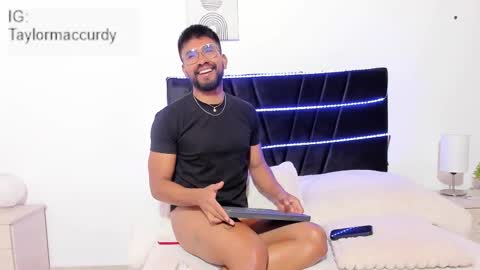 taylormaccurdy_ online show from 11/26/25, 02:51