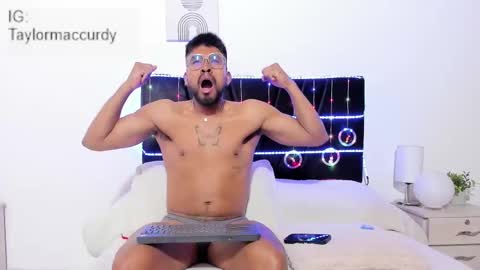 taylormaccurdy_ online show from 12/22/25, 02:36