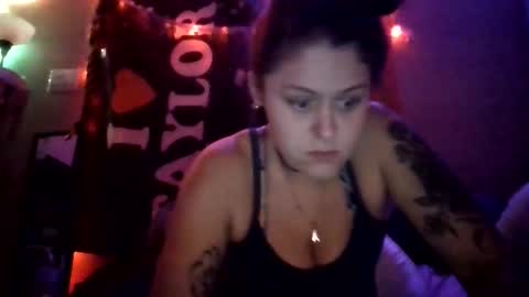 Snapshot of taylorriot chatting on 10/16/25, 01:39 Taylor Riot online show from 10/16/25, 01:39