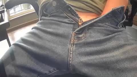 Snapshot of taylorsguy chatting on 12/18/24, 07:19 taylorsguy online show from 12/18/24, 07:19