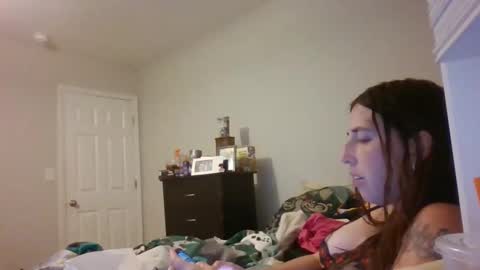 Snapshot of taylorslay chatting on 04/18/26, 12:25 taylorslay online show from 04/18/26, 12:25