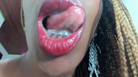 Snapshot of taylorslims chatting on 02/02/25, 03:49 taylorslims online show from 02/02/25, 03:49