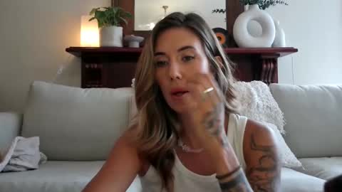 Taylor online show from 01/28/25, 01:08