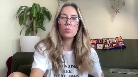 Taylor online show from 09/16/25, 03:40