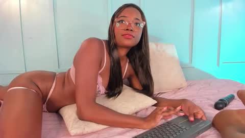 Snapshot of taylorviidal chatting on 02/20/26, 12:38 taylor online show from 02/20/26, 12:38