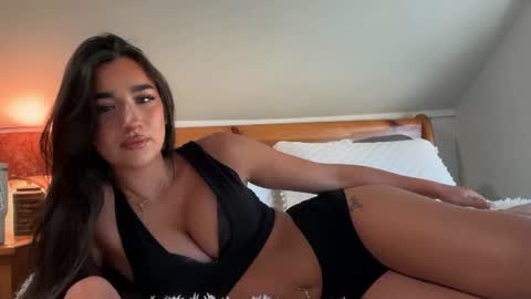Snapshot of taylorxviolet chatting on 06/23/26, 07:01 Tayy online show from 06/23/26, 07:01