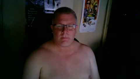 Snapshot of taylz chatting on 02/15/26, 12:47 taylz online show from 02/15/26, 12:47