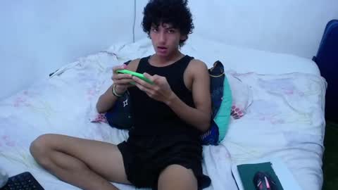 Snapshot of tayronx33 chatting on 12/15/24, 11:31 Tayron online show from 12/15/24, 11:31