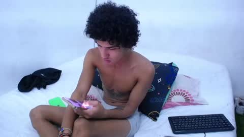 Snapshot of tayronx33 chatting on 12/23/24, 07:41 Tayron online show from 12/23/24, 07:41