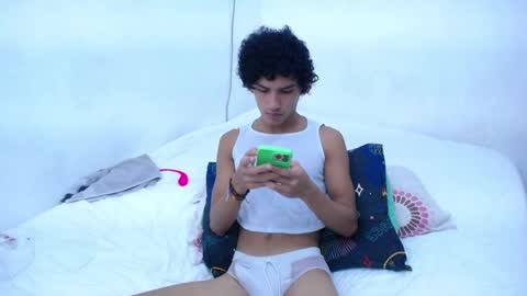 Snapshot of tayronx33 chatting on 12/24/24, 04:19 Tayron online show from 12/24/24, 04:19